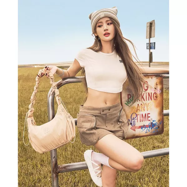 MLB - Túi đeo chéo nữ phom chữ nhật Basic Athleisure_3ABQA015N-50SAM