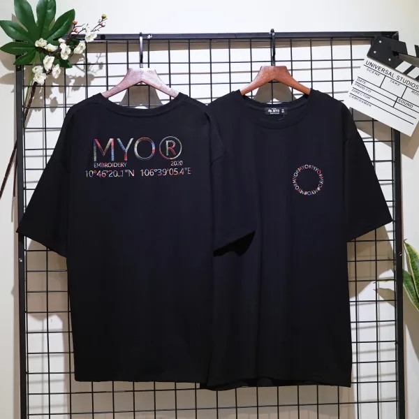 Áo Thun Myo In Thêu Hình Tọa Độ