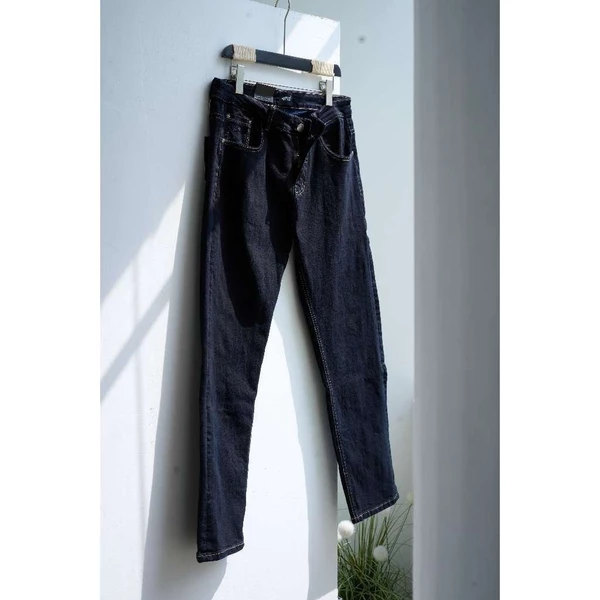 Quần Jean Nam Xanh Đen 4MEN Thêu 4MEN QJ101 Form Regular lưng cao, trẻ trung, năng động, dễ phối đồ