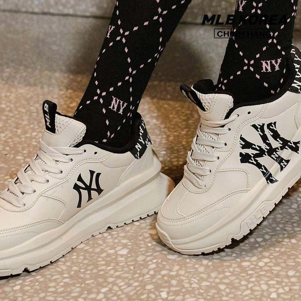 MLB - Giày sneakers unisex cổ thấp Chunky Runner Classic Monogram_3ASHCRM3N-50BKS