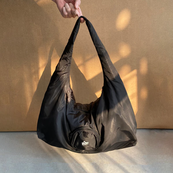 Túi chần bông IVANKOV PUFF SLING BAG - BLACK