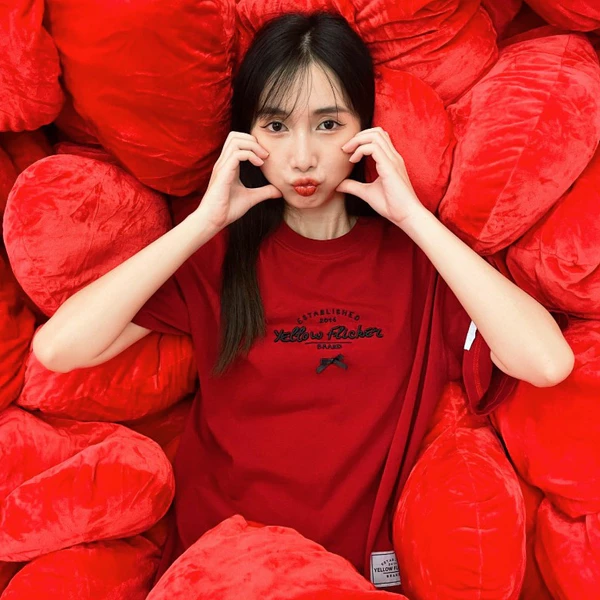Áo thun tay ngắn YELLOW FLICKER họa tiết chữ thêu nổi unisex