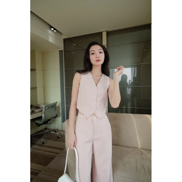 RUBIES Rayen Gile - Áo Kiểu Nữ Vải Carolang Dáng Ôm Ngắn Croptop Sát Nách Cổ Tim V