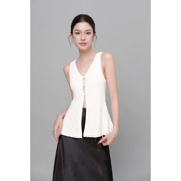 RUBIES Hebe Top - Áo Thun Nữ Dáng Suông Ôm Sát Nách 3 Lỗ Cổ Tim V