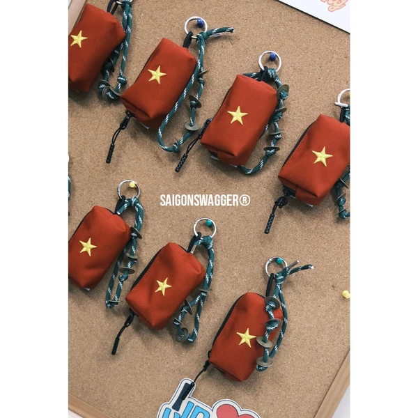 Móc khoá túi mini "CỜ ĐỎ SAO VÀNG" SAIGONSWAGGER CHARM