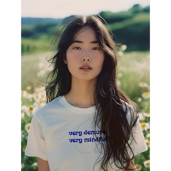 Áo thun unisex cotton 100% in chữ Very demure very mindful