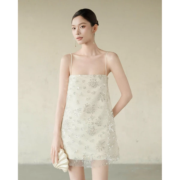 RUBIES Irene Dress - Đầm Ngắn Nữ Vải Ren Kim Sa Dáng Suông Xòe 2 Dây Cổ Vuông
