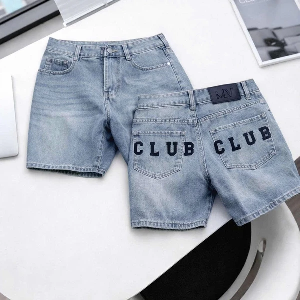 Quần Short Jean Nam Form Ngắn Trên Gối Chất Denim Mềm Co Giãn Nhẹ In Chữ Club Nổi Bật Phong Cách Streetwear