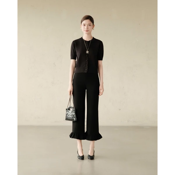 RUBIES Frilly Pants - Quần Dài Nữ Vải Nữ Hoàng Cạp Trễ Ống Suông Lai Bèo Dáng Lửng