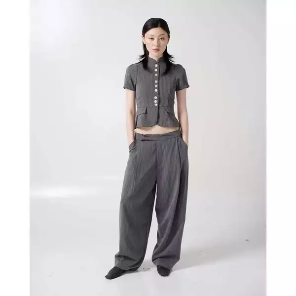 Áo Nữ Tay Bồng Có Nút Cổ Đứng 67PERCENT/67% - TAILORED SCULPT TOP