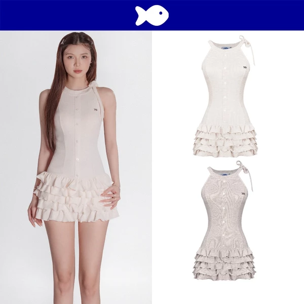 Đầm cổ yếm form ngắn xếp tầng DKMV dây cổ buộc nơ đáng yêu hàng cúc dọc thân logo cá màu nâu Evelyn Dress | K-D52-N