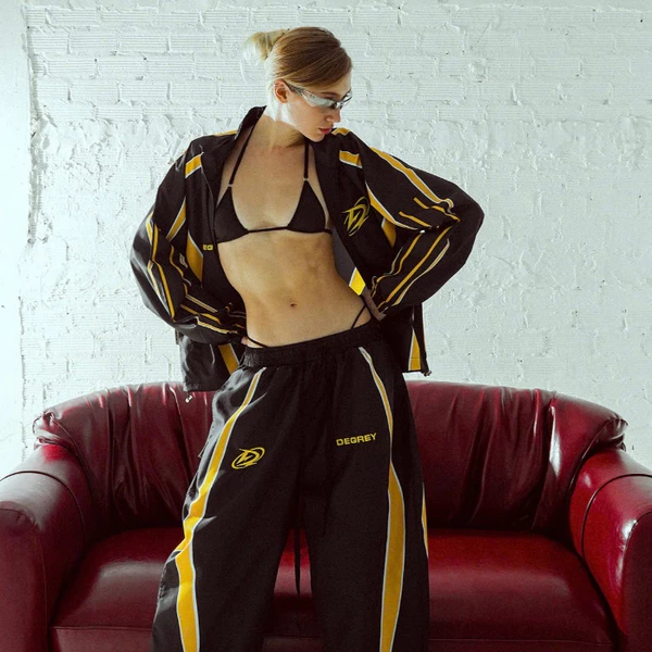 Jacket Degrey màu ĐEN VÀNG THÊU LOGO ATHLETE áo khoác dù thể thao - JKLOGOVANG