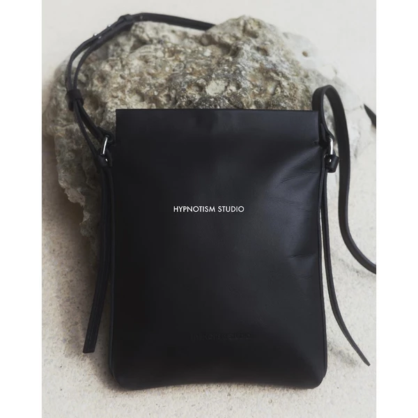HYPNOTISM | "COMPACT LEATHER BAG" Túi Đeo Chéo Bao Tử Da Trơn Nam Nữ Phong Cách Basic
