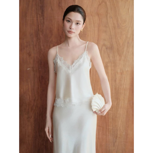 RUBIES Letty Top - Áo Kiểu Nữ Vải Lụa Phối Ren 2 Dây Cổ Tim V