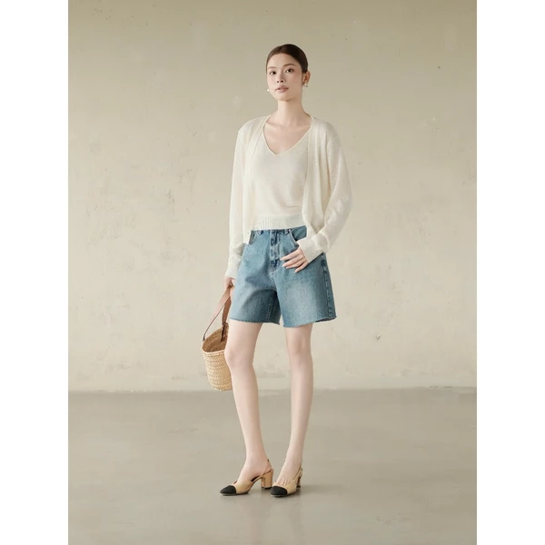 RUBIES Zen Short Jeans - Quần Ngắn Nữ Vải Jean Mềm Ống Suông Rách Lai
