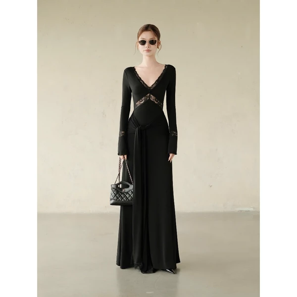 RUBIES Stacy Dress - Đầm Dài Nữ Vải Thun Phối Ren Dáng Ôm Tùng Xòe Tay Dài Cổ Tim V