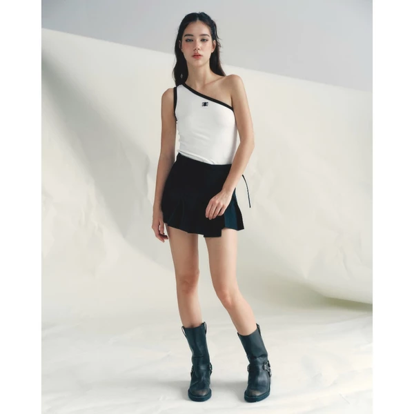 Eleven - Áo Lệch Vai Viền Tương Phản Thêu Mono | Màu Trắng