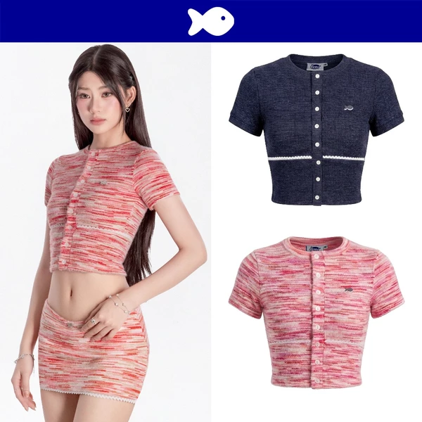 Áo kiểu nữ croptop tay ngắn cổ tròn DKMV cài nút phối ren trắng thun len co giãn ôm dáng logo cá Ora Set | K-SET23-T