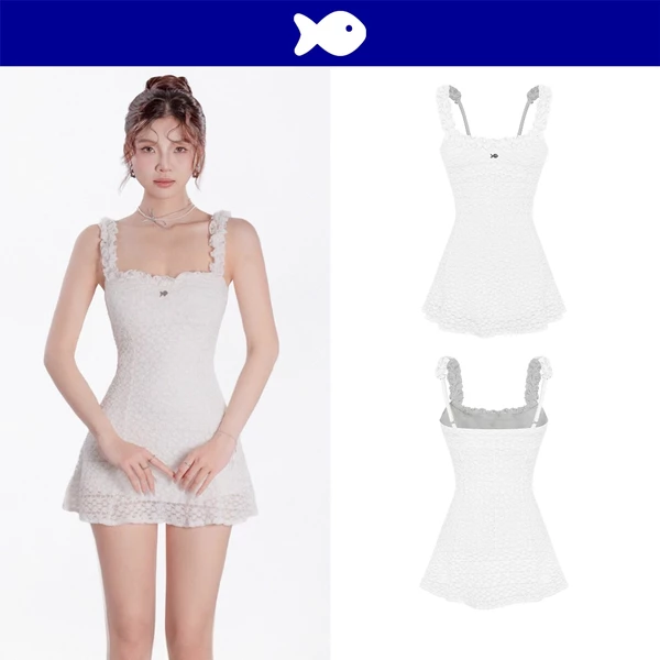 Đầm hai dây xòe phối viền bèo DKMV thun ren hoa điệu đà đính logo cá inox nổi bật màu trắng Mira Dress | K-D35-T