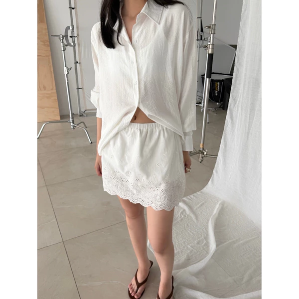 Chân váy ngắn hoạ tiết boi thêu 𝐒𝐎𝐌𝐒 | 𝐁𝐮𝐠 𝐒𝐤𝐢𝐫𝐭
