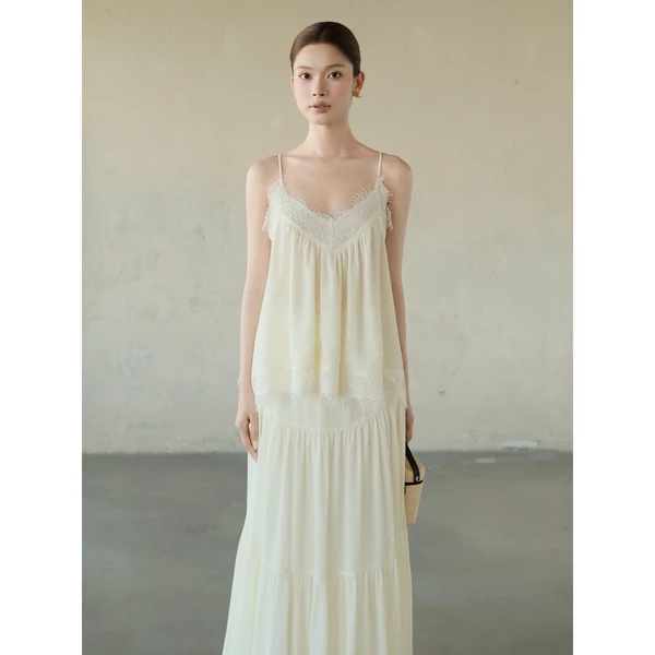 RUBIES Lyra Top - Áo Kiểu Nữ Vải Chiffon Phối Ren 2 Dây Cổ Tim V