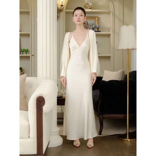 RUBIES Amanda Dress - Đầm Dài Nữ Vải Lụa Satin Dáng Ôm Suông 2 Dây Cổ Tim V