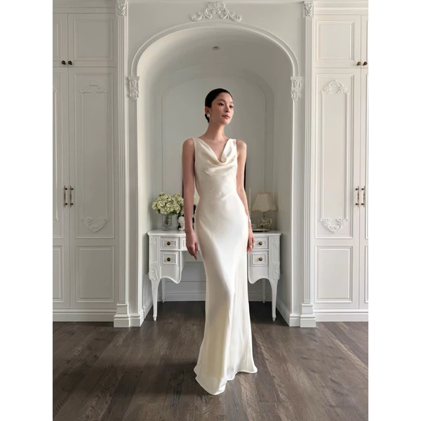 RUBIES Bonnie Dress - Đầm Dài Nữ Vải Lụa Tô Châu Dáng Ôm Suông Sát Nách Cổ Đổ Hở Lưng