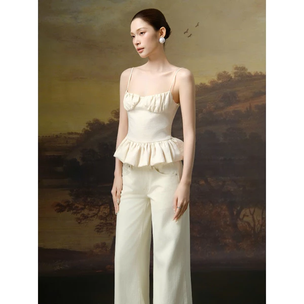 RUBIES Acai Top - Áo Kiểu Nữ Vải Cotton Linen Dáng Peplum 2 Dây Cổ Tim V