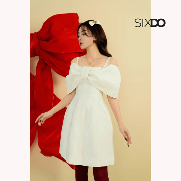 Đầm gấm kem trễ vai dáng xòe SIXDO (Cream Off-shoulder Mini Brocade Dress)