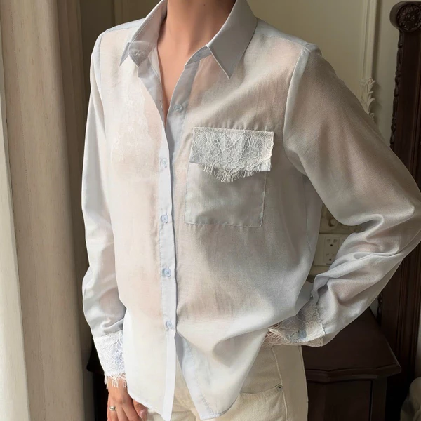 RUBIES Renna Shirt - Áo Sơ Mi Nữ Vải Tơ Phối Ren Tay Dài Cổ Đức