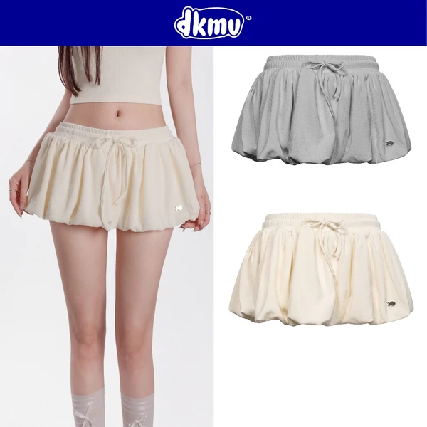 Chân váy bí ngắn lưng thun thắt dây DKVM kèm quần trong thiết kế logo inox màu kem, xám đáng yêu Gwyneth Set | K-SET7-V