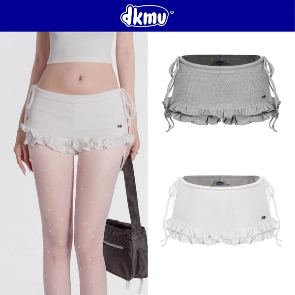 Chân váy ngắn kèm quần phối bèo DKMV thiết kế dây rút thắt nơ hai bên logo inox xinh xắn Larissa Set | K-SET6-V