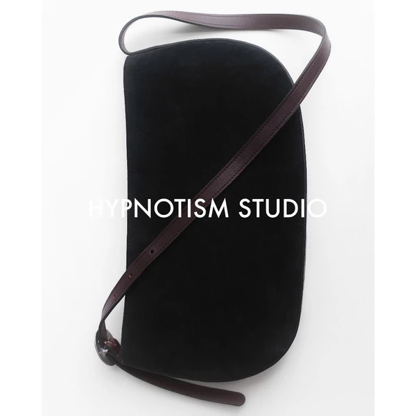 HYPNOTISM | "HALF MOON LEATHER BAG" Túi đeo vai da lộn cao cấp màu đen dây da nâu khoá tròn kim loại unisex