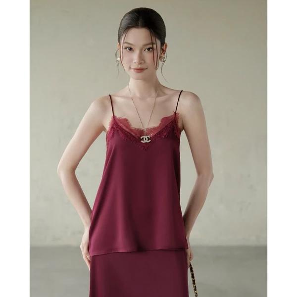 RUBIES Cherry Top - Áo Kiểu Nữ Vải Lụa 2 Dây Cổ Tim V Phối Ren