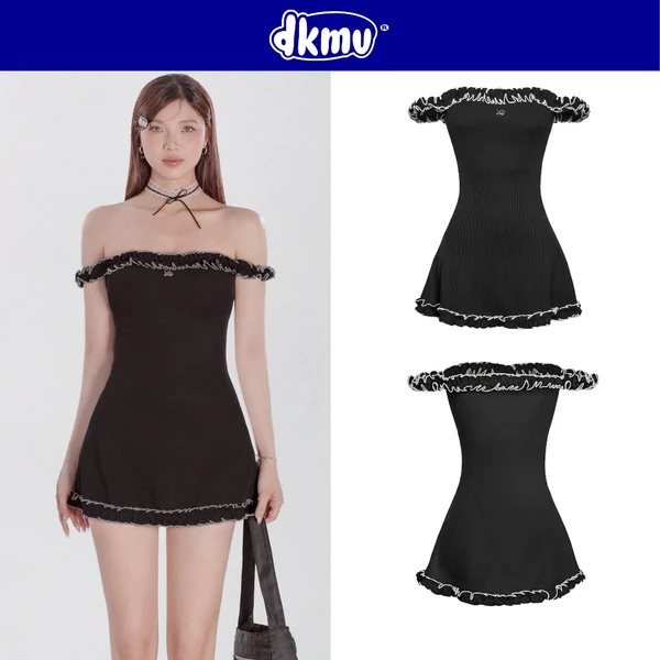 Đầm đen trễ vai phối bèo viền chỉ nổi DKMV ôm dáng xòe tà nhẹ đính logo cá inox điệu đà Da Eun Dress | K-D32-D