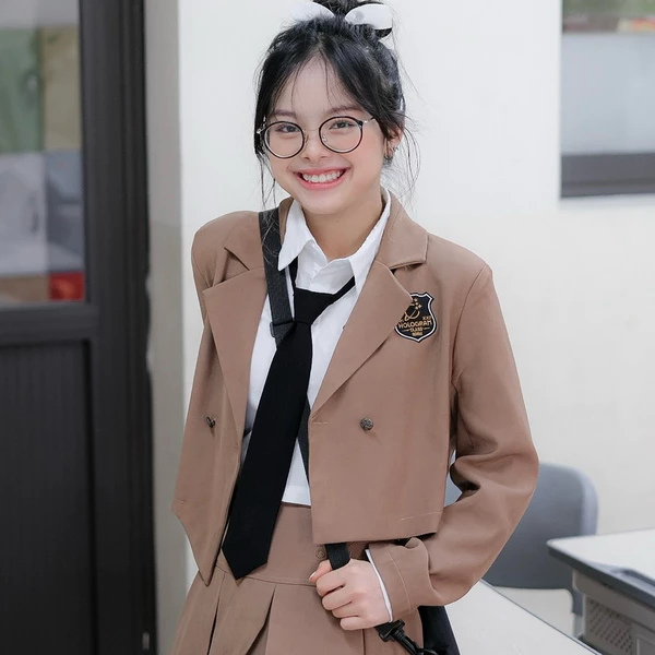 Áo blazer phong cách nữ sinh, Hologram, HOLO CROP BLAZER NÂU