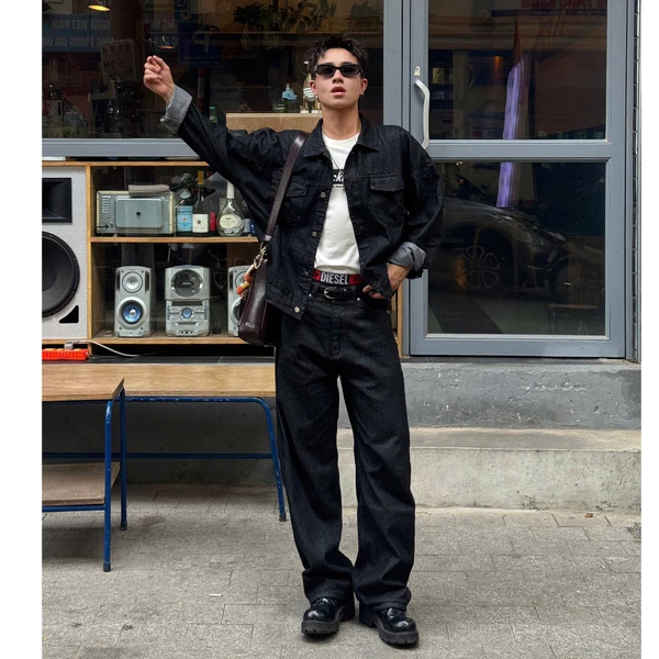 RAW BLACK WIDE STRAIGHT JEANS WHOSE - Quần jeans ống đứng wide fit Whose Studio 2025