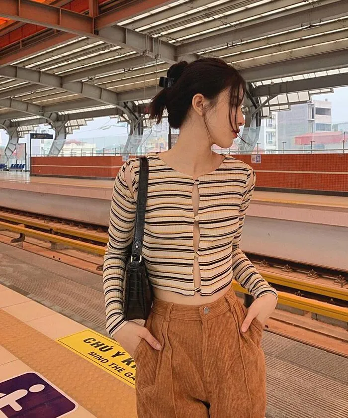 Phối đồ với áo croptop tay dài
