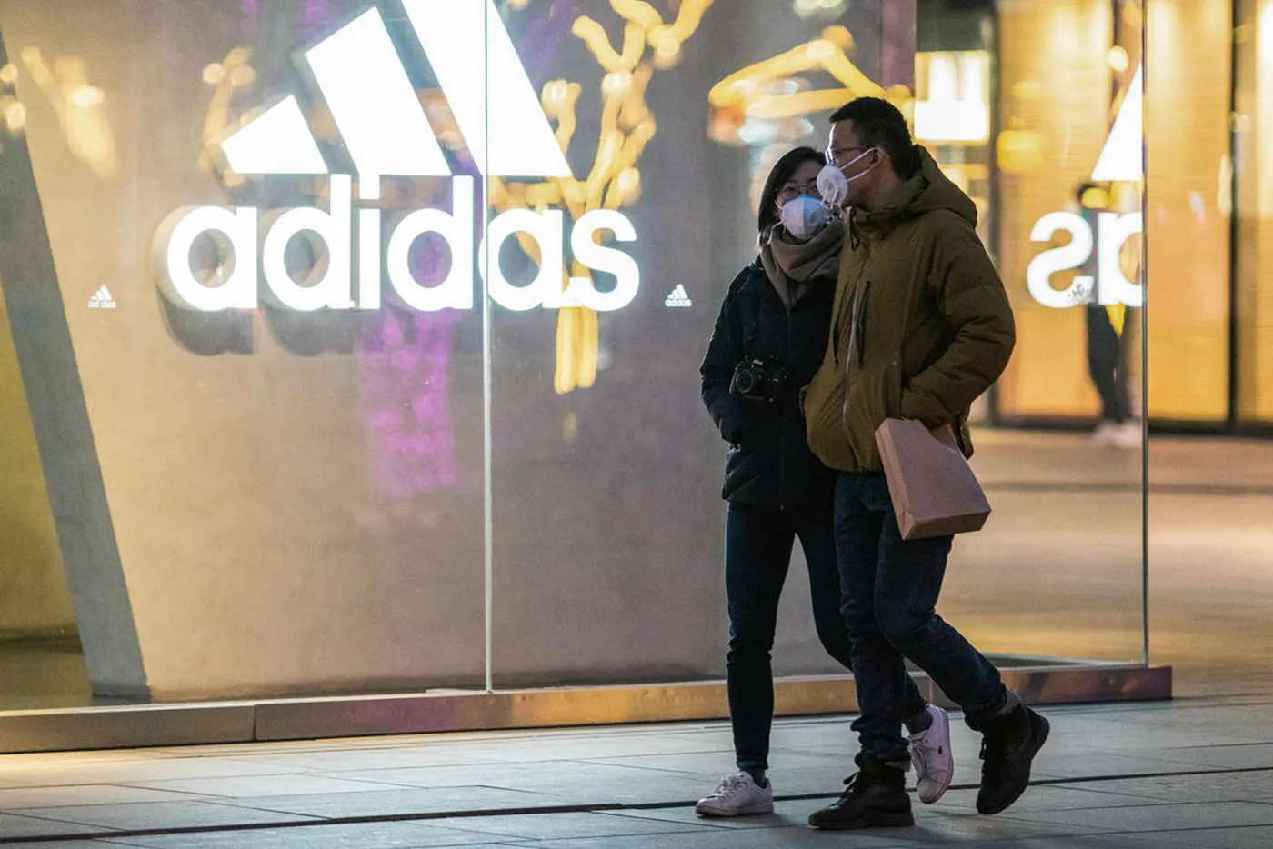 Adidas, PUMA lỗ nặng vì ảnh hưởng từ virus Corona