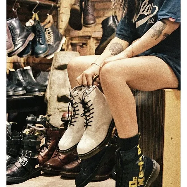 Top 5 địa điểm săn giày si mà hội cuồng sneaker cần phải biết