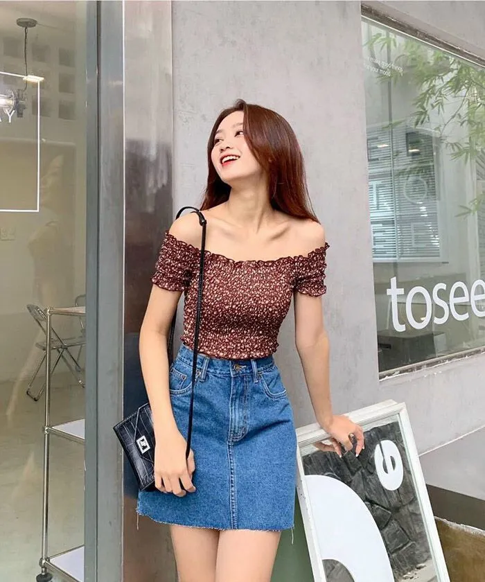 Phối đồ với áo croptop trễ vai