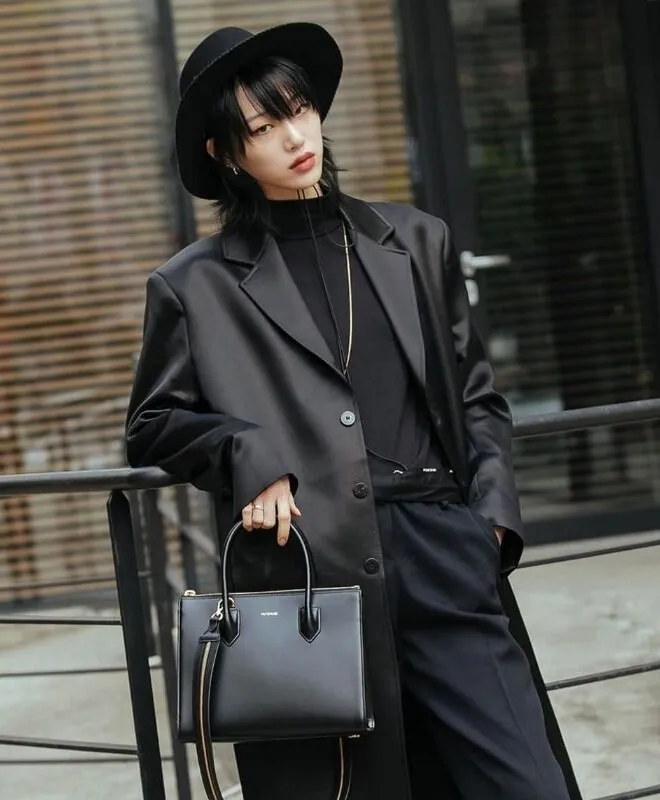 Phối đồ với blazer cùng áo cổ lọ