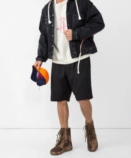 Kết hợp giày boot nam cùng với một chiếc áo khoác jeans
