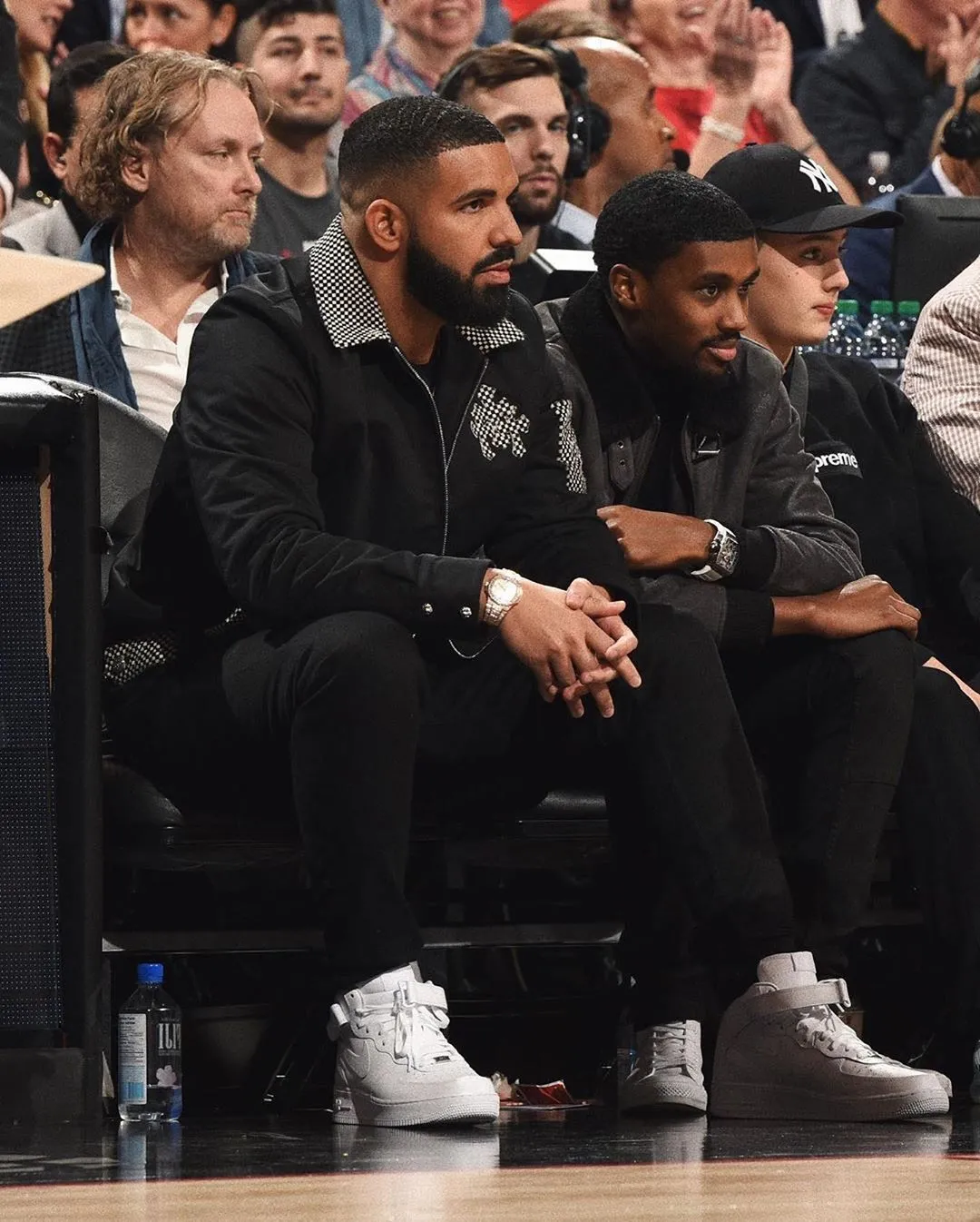 Nike cùng Drake sẽ phát hành mẫu Air Force 1 mới vào năm sau?