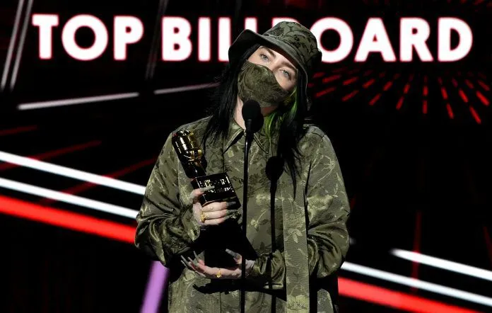 Billboard Music Awards 2020: Billie Eilish lại ghi điểm với trang phục