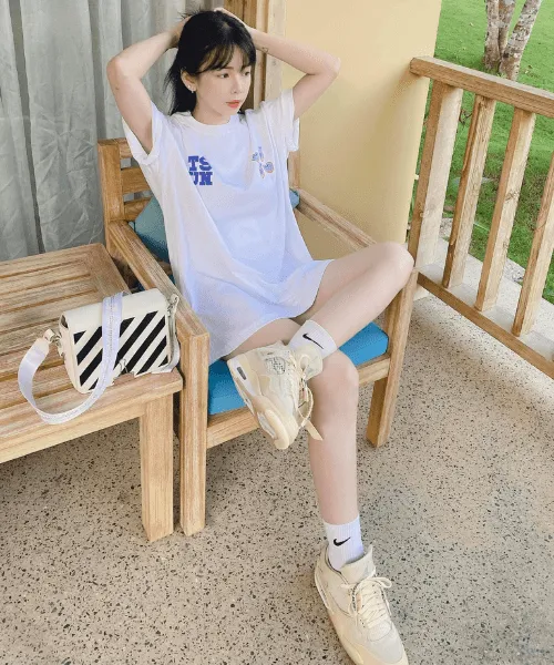 Áo thun oversize cũng là một trong những item thường được Mie lựa chọn