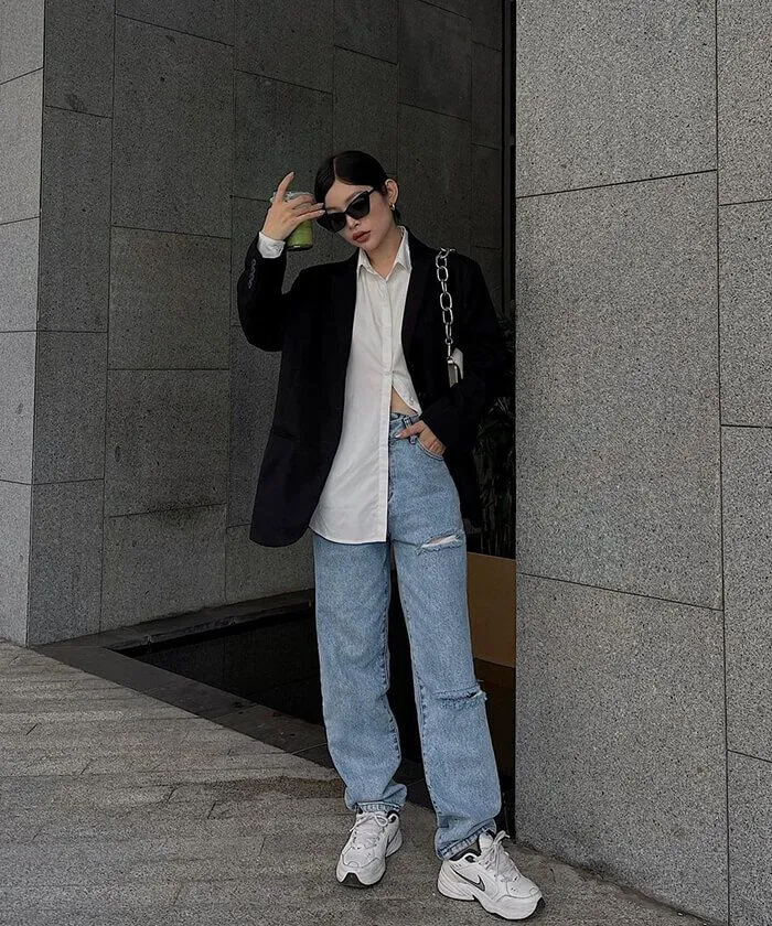 Phối đồ với blazer nữ cùng quần jean ống loe