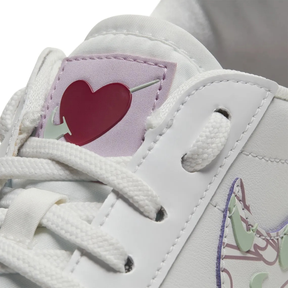 Nike Blazer ra mắt sớm cho ngày lễ Tình nhân