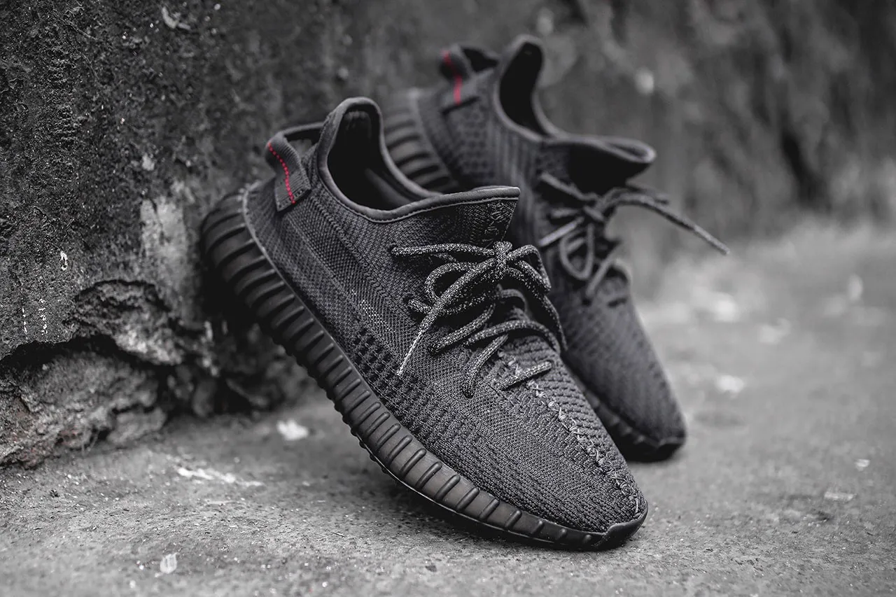 YEEZY BOOST 350 V2 "Pirate Black" sẽ trở lại trong dịp BLACK FRIDAY 2019!!!