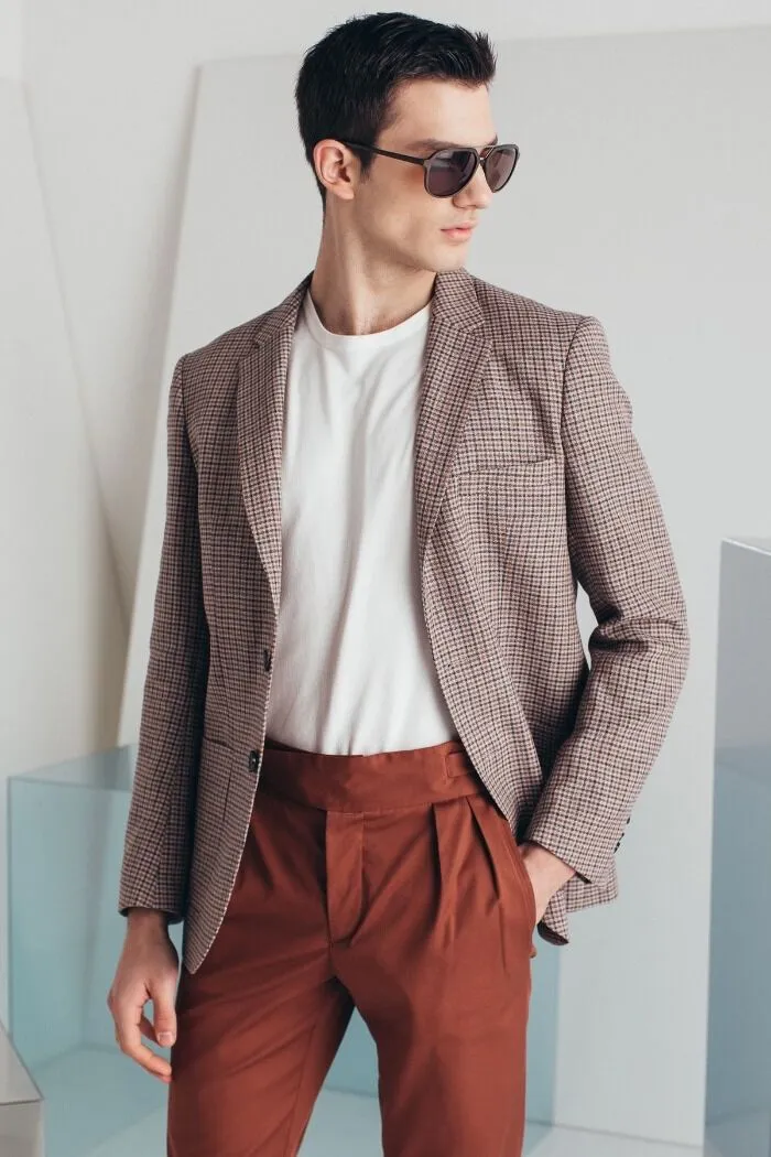 Người đàn ông sẽ trở nên lịch lãm hơn bao giờ hết với mẫu quần trouser kết hợp cùng blazer